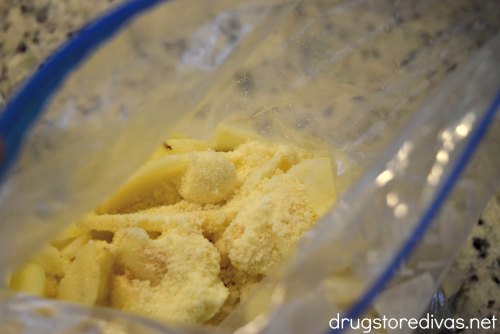 Parmesan Potato Rounds are a really tasty party appetizer. Get the recipe at www.drugstoredivas.net.