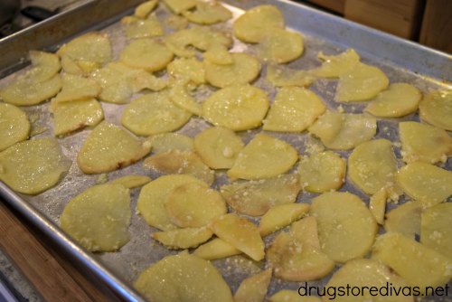Parmesan Potato Rounds are a really tasty party appetizer. Get the recipe at www.drugstoredivas.net.