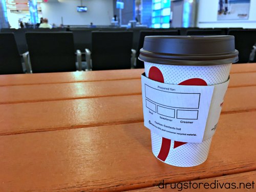 Waiting at the airport can get pretty boring. Get ideas of things to do at the airport while you're waiting at the gate in this post from www.drugstoredivas.net.
