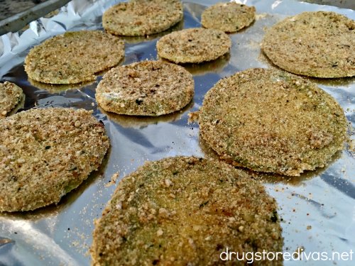 Fried green tomatoes are good, but Baked Fried Green Tomatoes are better. Get the recipe at www.drugstoredivas.net.