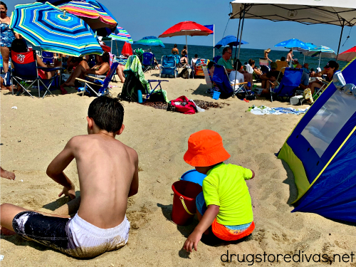Your beach trip can become a disaster if you forget something. So if you're headed out this summer, check this At The Beach With Kids list on www.drugstoredivas.net.