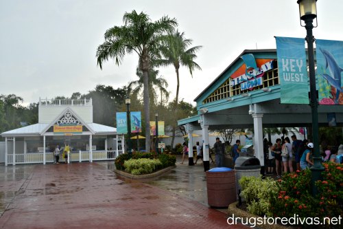 Captain Pete's Hot Dogs and the Stingray Lagoon in SeaWorld Orlando.