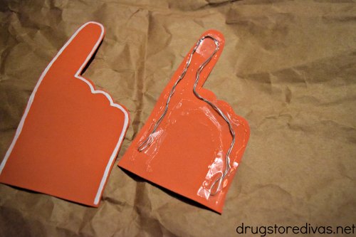 Root on the home team from home with this DIY Foam Finger tutorial. You can make it in your team's colors. Find out how on www.drugstoredivas.net.