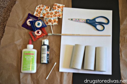 Be the talk of the town when you make these DIY Halloween Bat Candy Tubes for your trick-or-treat bowls. Find out how to make them from upcycled toilet paper rolls on www.drugstoredivas.net.