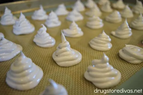 These adorable Ghost Meringue Cookies will be perfect for your Halloween party dessert. Get the recipe at www.drugstoredivas.net.