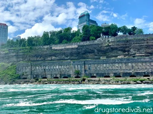 Planning a trip to Niagara Falls? Write down these 5 Things To Not Miss In Niagara Falls for a great trip. Get the list at www.drugstoredivas.net.