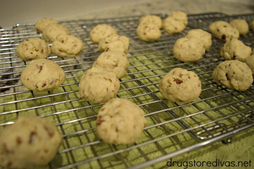 Pecan Sandies will be your new go to holiday cookie recipe. Find out how to make them on www.drugstoredivas.net.