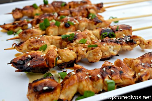 Yakitori (Japanese grilled chicken skewers) on a white tray.