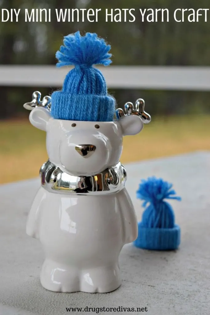 How adorable are these mini winter hats? You can make them easily! Find out how in this DIY Mini Winter Hats Yarn Craft tutorial on www.drugstoredivas.net.
