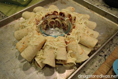 These Pizza Cones are the perfect party appetizer. Find out how to make them on www.drugstoredivas.net.