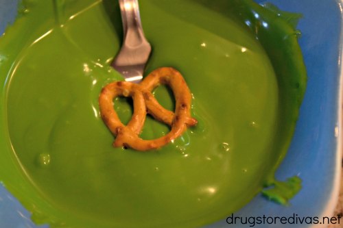 Shamrock Pretzels are a great, festive St. Patrick's Day treat. And they're only 2 Ingredients! Find out how to make them at www.drugstoredivas.net.