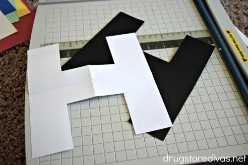 Essential workers deserve our thanks right now. Put together this cute DIY Thank You Sign using materials you have at home. Learn how on this tutorial on www.drugstoredivas.net.