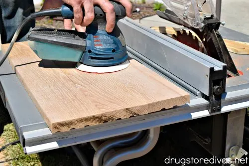 This DIY Wooden Serving Tray is a beautiful craft idea. It's food-safe so you can use it as a cutting board too. Get the tutorial at www.drugstoredivas.net.