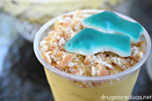 Shark Pudding Cups are such a fun summer treat. It's basically a Banana Pudding Dessert too. Get the recipe on www.drugstoredivas.net.