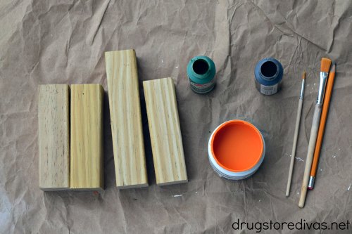 This DIY Mix and Match Wooden Pumpkin Face Decoration is the perfect homemade fall project. Get the tutorial on www.drugstoredivas.net.