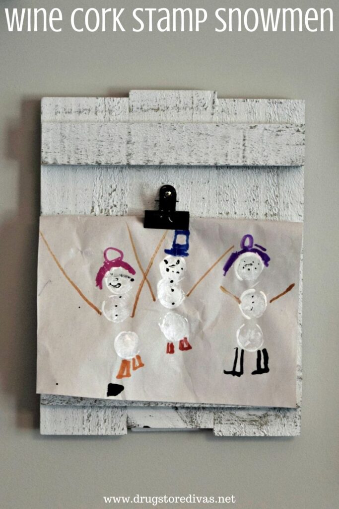 This Wine Cork Stamp Snowmen craft is super simple for kids. Plus you have everything you need at home. Get the tutorial on www.drugstoredivas.net.