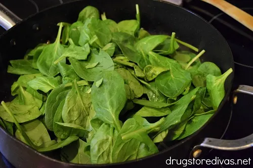 Egg In A Hole with mushrooms and spinach is the perfect breakfast recipe. It's low carb and gluten free, so it's great for lots of diets.