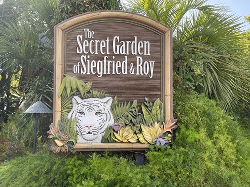 Sign that says "The Secret Garden of Siegfried & Roy."