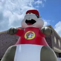 A blow up beaver in front of a Buc-ee's gas station with the words 