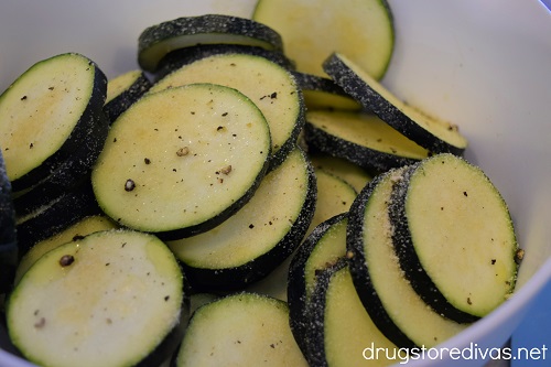 Salt and pepper on zucchini slices.