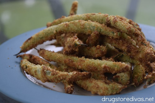 Panko and parmesan green bean fries on a plate.