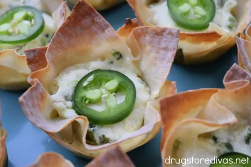 Jalapeno Popper Wonton Cups on a blue tray.