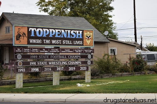 A welcome sign in Toppenish, Washington.