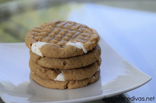 Four Fluffernutter Cookies on a white plate.