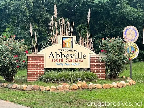 The welcome to Abbeville, SC sign.