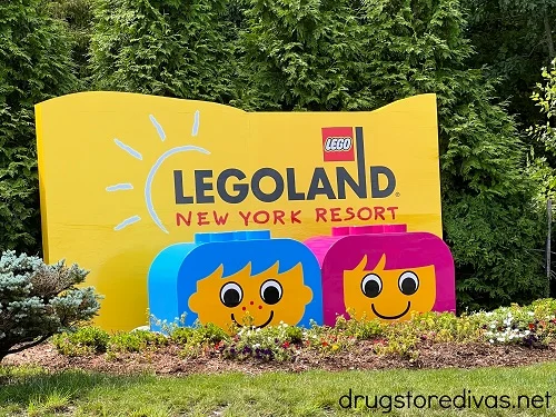 A sign that says LEGOLAND New York Resort with two LEGO heads under it.