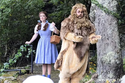 Dorothy and the Cowardly Lion from the Wizard of Oz at the Land of Oz theme park.