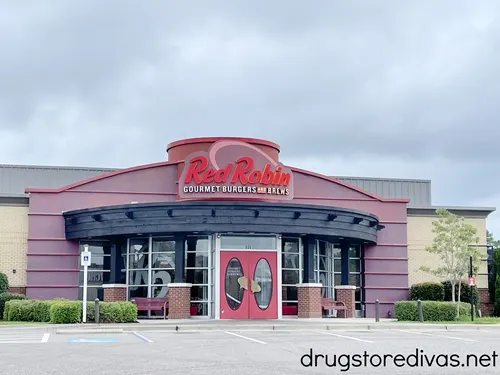 The outside of a Red Robin restaurant.