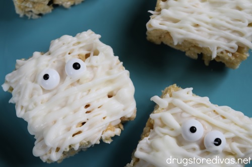 Four Mummy Rice Krispies Treats on a teal tray.