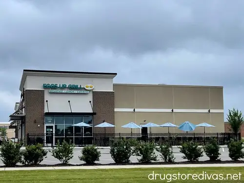 The outside of an Eggs Up Grill restaurant.