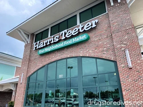 The outside of a Harris Teeter grocery store.