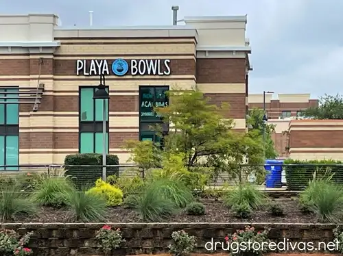 The outside of a Playa Bowls location.