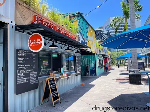 The outside of a Jeni's ice cream kiosk location in Tampa, FL.
