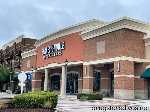 The outside of a Barnes & Noble bookstore.