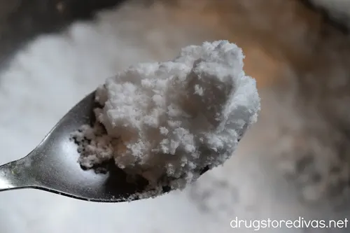 A spoonful of white powder.