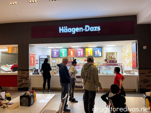 The outside of a Haagen Dazs location.