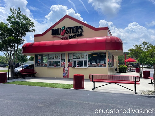 The outside of a Bruster's Ice Cream shop.