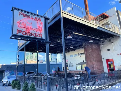 The outside of a restaurant called Peg Leg Porker in Nashville.
