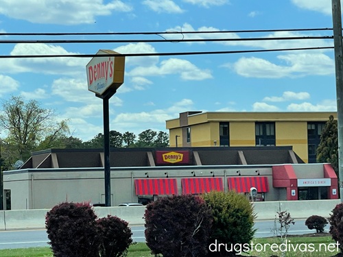 The outside of a Denny's restaurant.