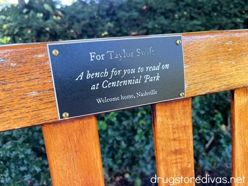 A plaque on a bench that reads, "For Taylor Swift, A bench for you to read at Centennial Park, With Love, Nashville".
