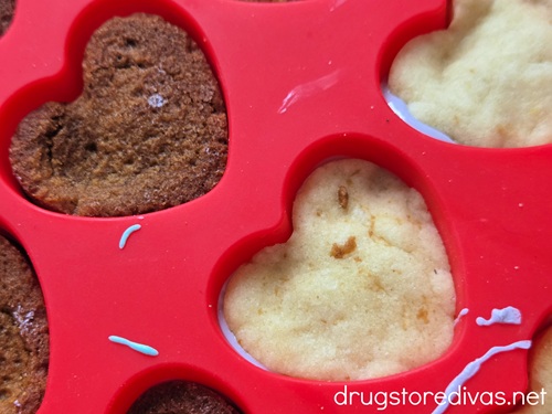 Baked cookies in a heart-shaped mold.