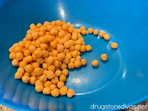 Chickpeas in a blue bowl.