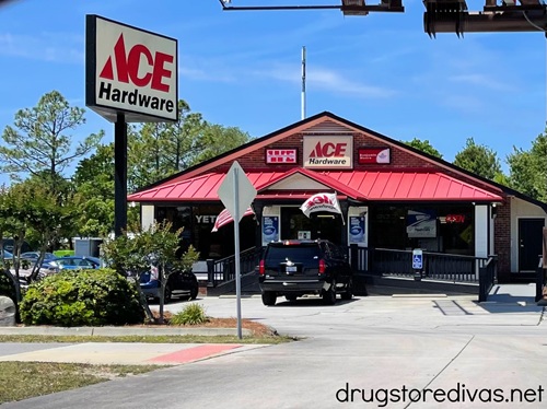 The outside of an Ace Hardware store.
