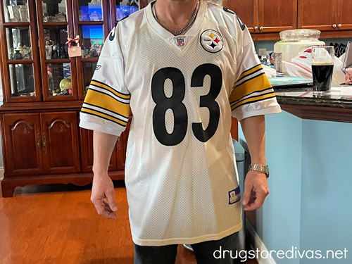 A man, whose face you can't see, wearing a Pittsburgh Steelers jersey with the number 83 on it.