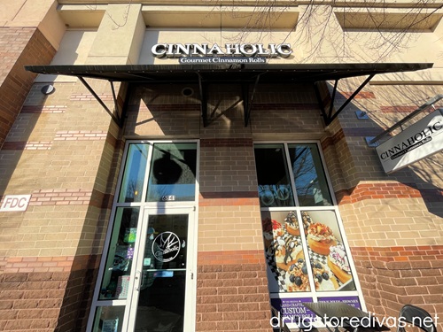 The outside of a Cinnaholic cinnamon roll shop.