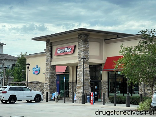 The outside of a RaceTrac gas station.